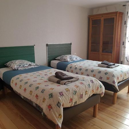 Au Relais Du Canal A Grand Gabarit Nesle Exteriör bild