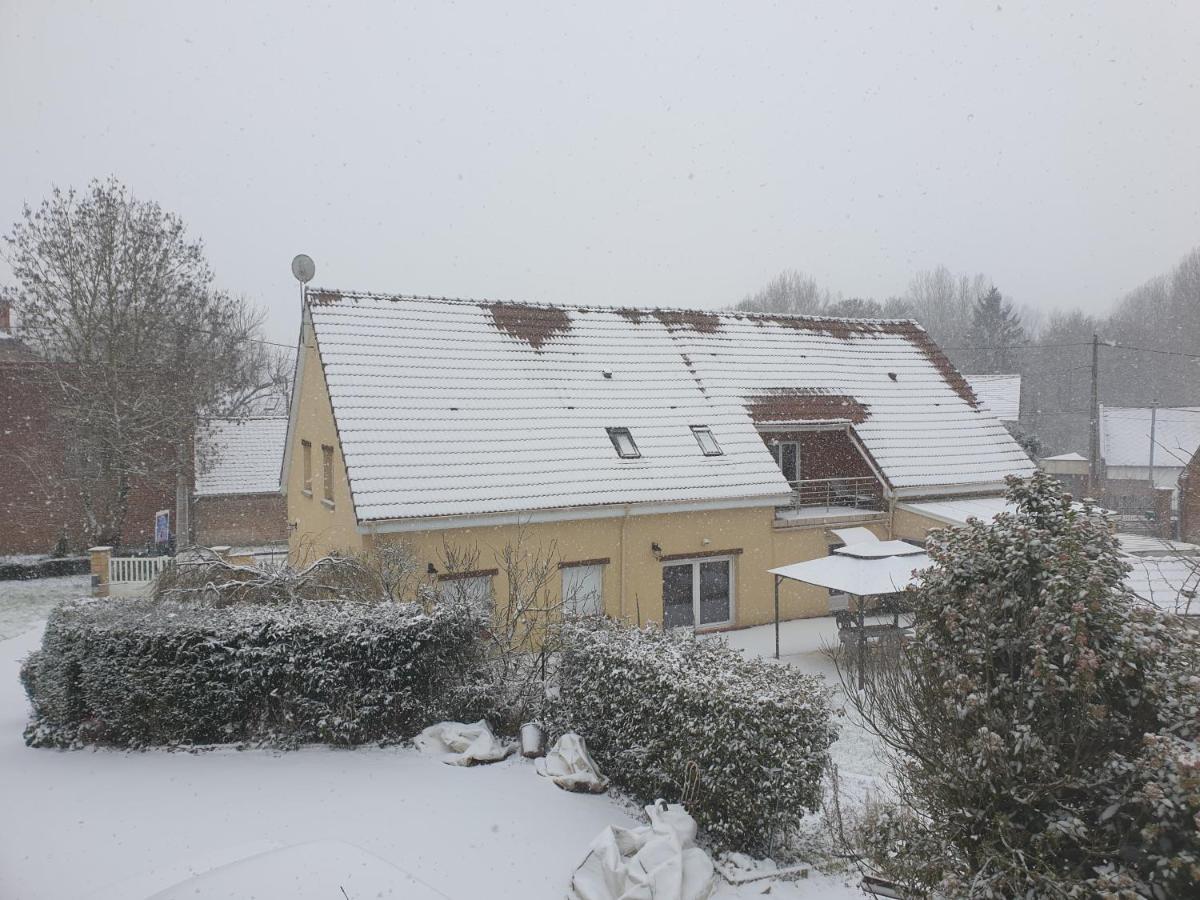 Au Relais Du Canal A Grand Gabarit Nesle Exteriör bild