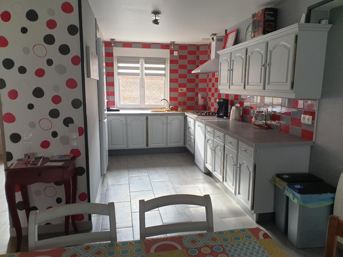 Au Relais Du Canal A Grand Gabarit Nesle Exteriör bild